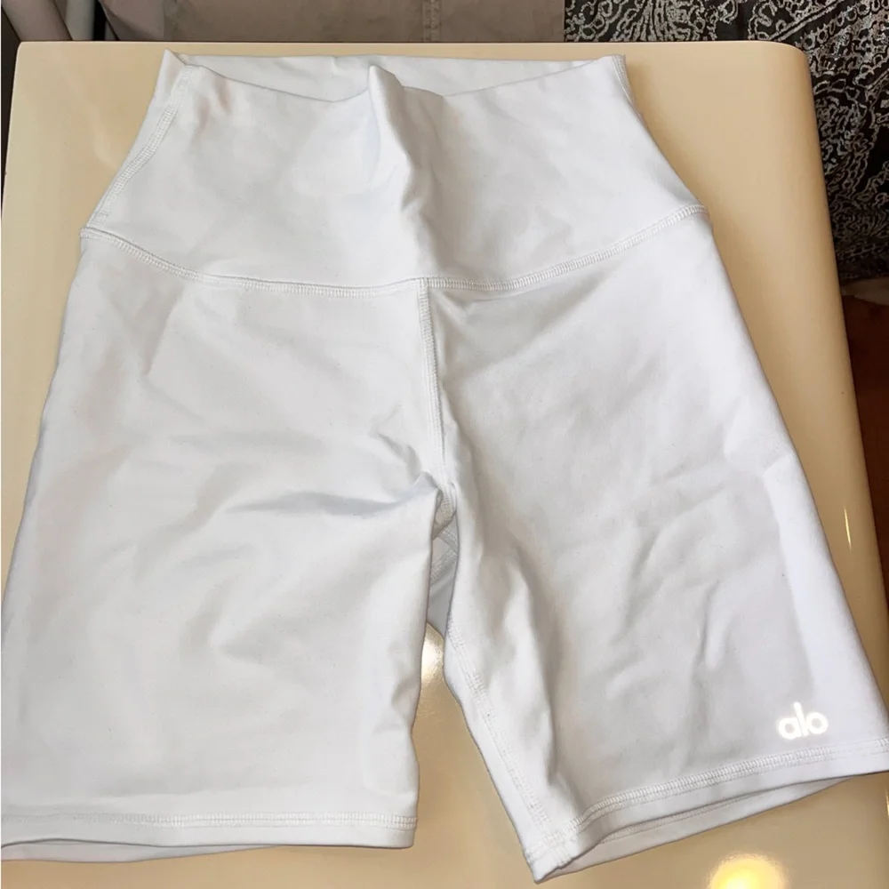 ALO Yoga stretchy white